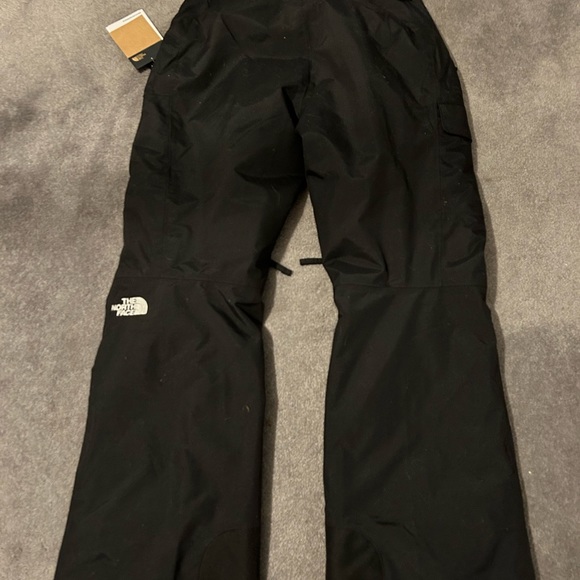 NWT Women’s North Face Ski pants size small - Picture 10 of 15